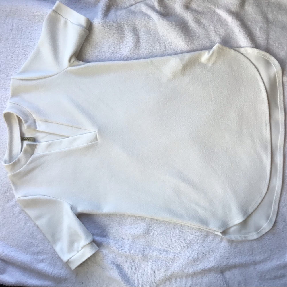 Goo Yoo white tunic top, size small.